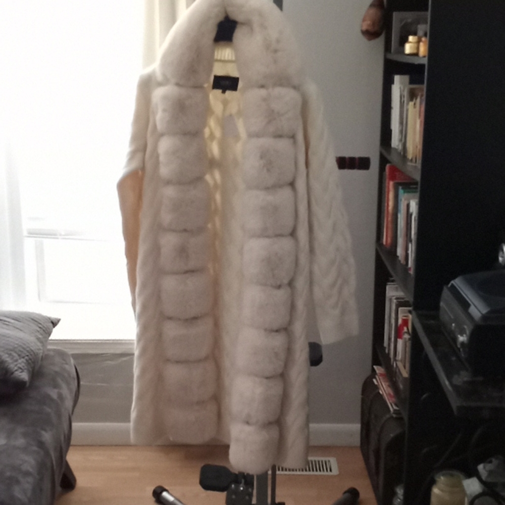 Womans coat, new - Picture 2 of 2